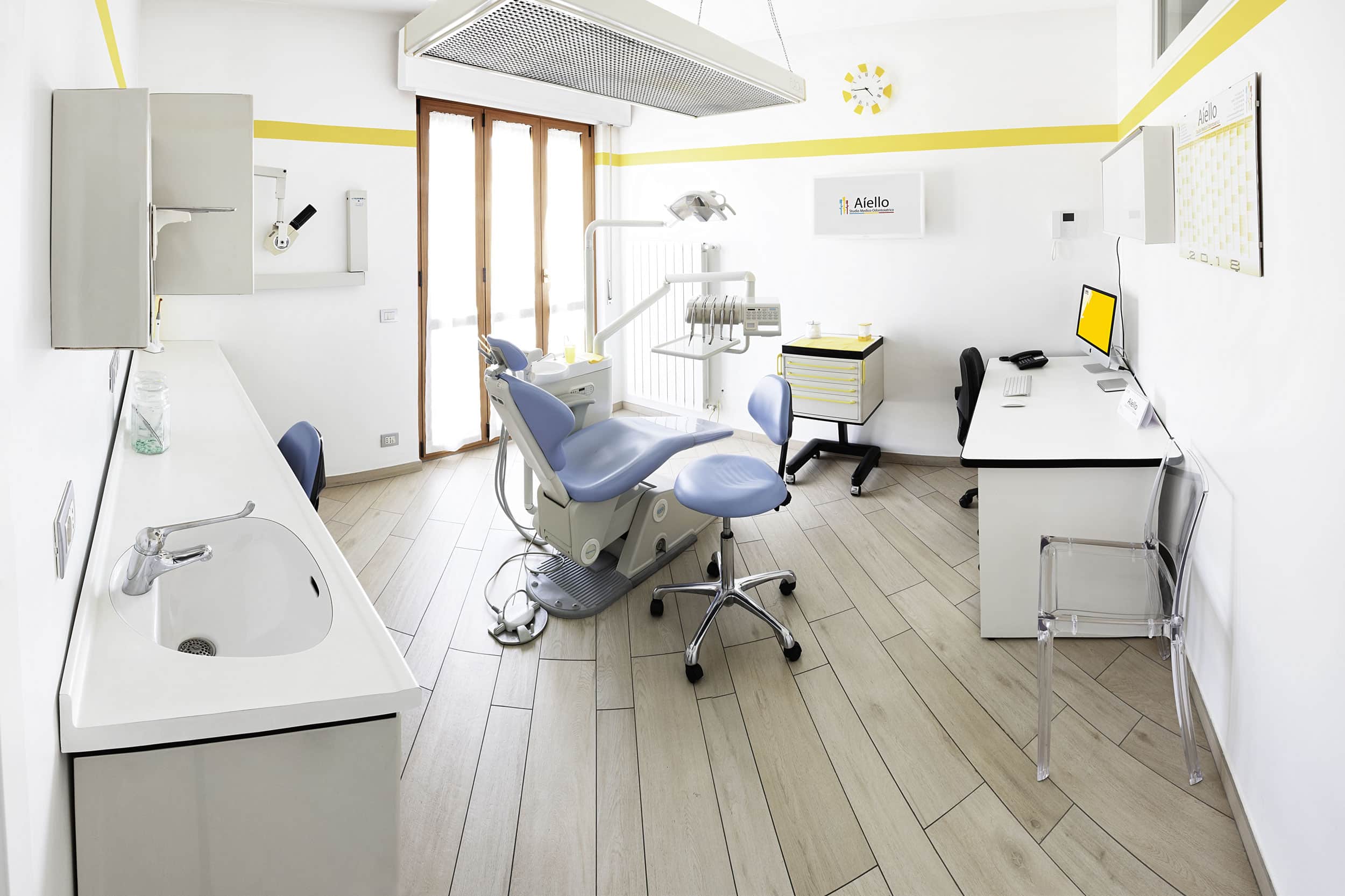 //www.studiodentisticoaiello.com/wp-content/uploads/2018/11/sala-gialla-vimo-1-40x60.jpg
